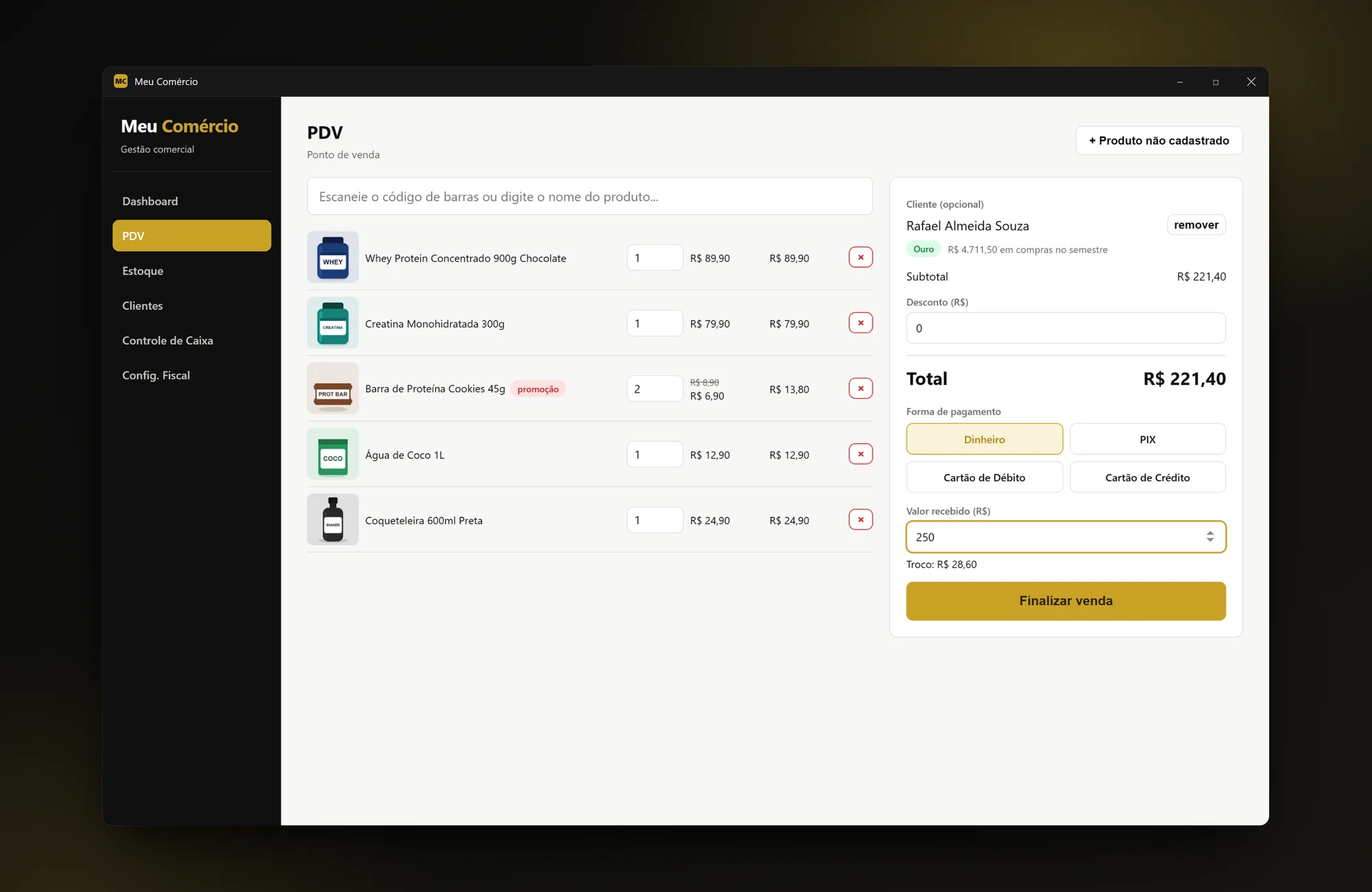 PDV com carrinho de compras com foto dos produtos, cliente classificado como Ouro, pagamento em dinheiro e cálculo de troco.